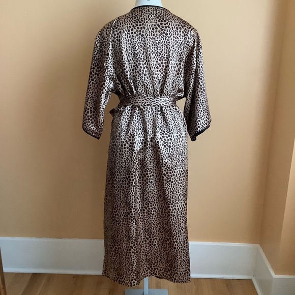 NATORI Private Luxuries Satin Leopard Long Robe & Matching Slip Size 1X - Picture 3 of 16